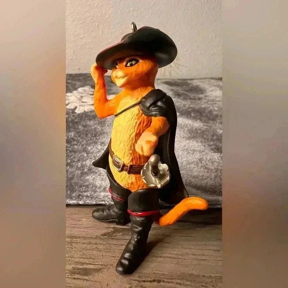 Hallmark Keepsake NIB 2011 Puss in Boots Christmas Ornament from Shrek Movie - Picture 4 of 10